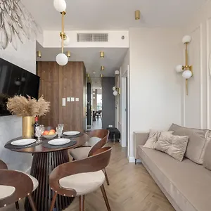 https://apt-bliska-wola-luxury-2-bedroom-with-private-sauna-by-ecru.warsawhotelspoland.com
